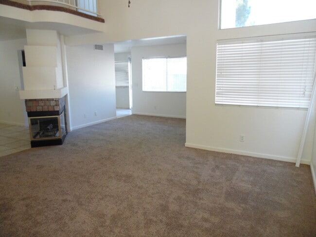 Building Photo - Desert Shores 3 bedroom with pool!