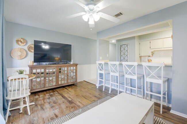 Foto del edificio - 17614 Front Beach Rd