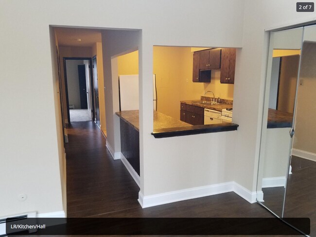 432E LR/Kitchen/Hall - 432 Pleasant Run Dr