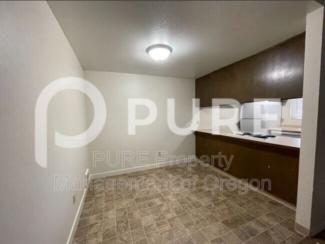 Building Photo - 9015 SE Clackamas Rd