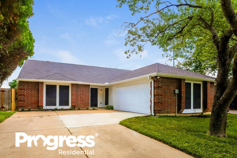 Primary Photo - 5215 Nocona Ln