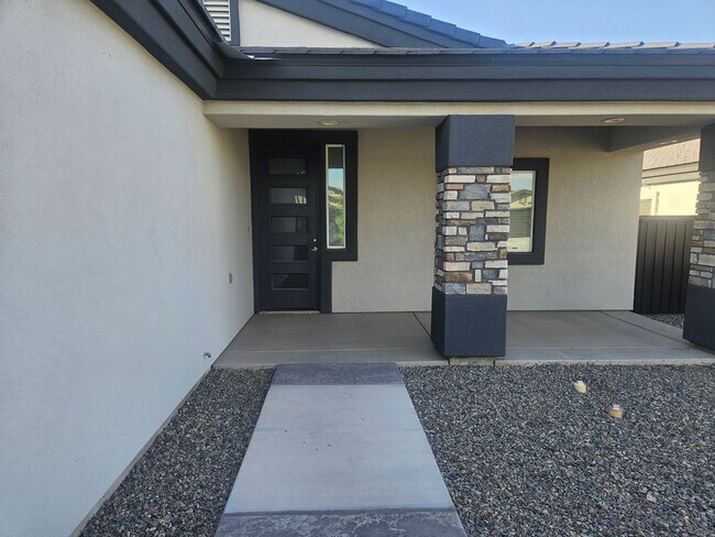 Building Photo - 3 Bedroom Home Located in Fort Mohave