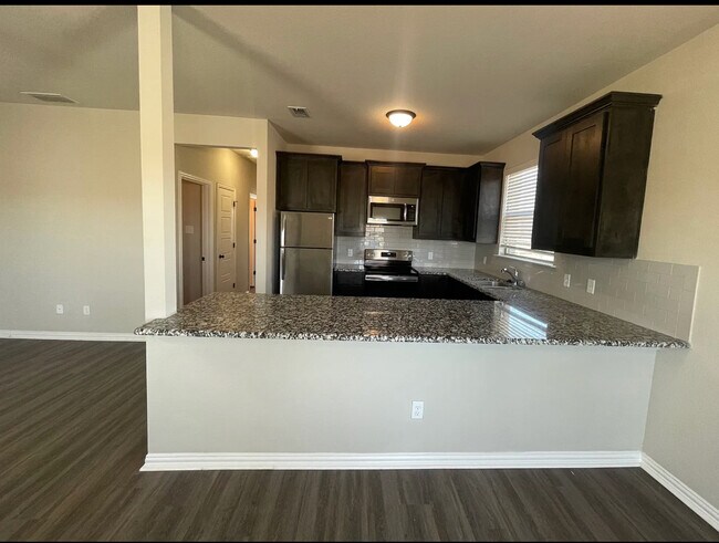 Foto del edificio - 8605 Ellis Dr