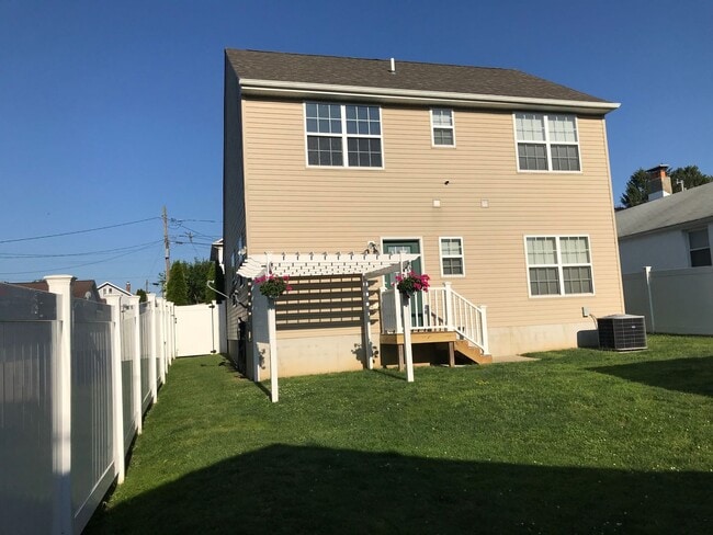 Building Photo - 3 Bedroom, 2 Bath home in Brookland Terrace