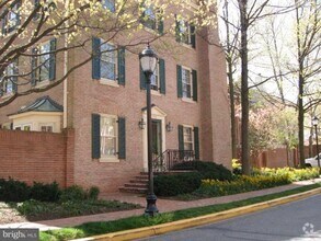 Building Photo - 4401 Westover Pl NW