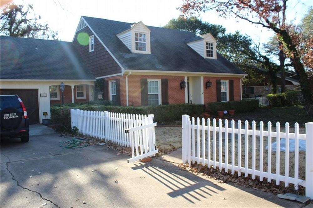 Primary Photo - 401 Shadywood Ln
