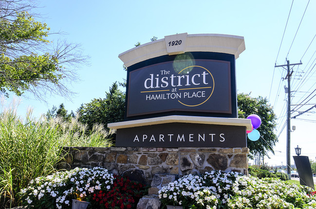 The district outlet at hamilton