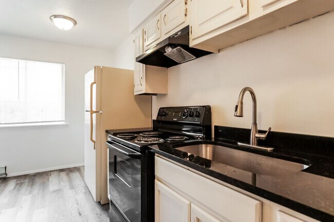 Foto del edificio - 33rd W Ave Apartments (A)