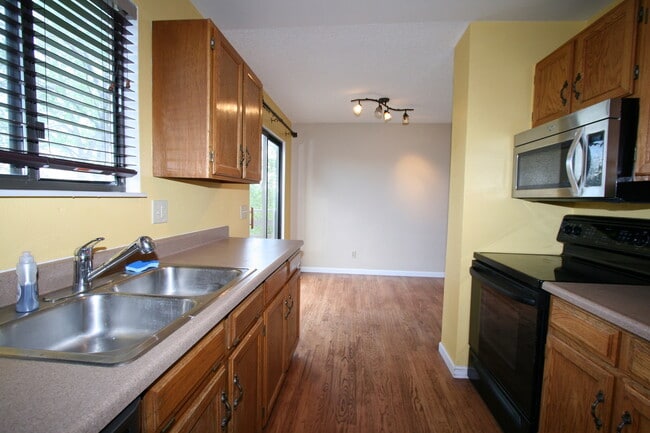 Building Photo - Wonderful 3 bedroom home close to Palmer P...