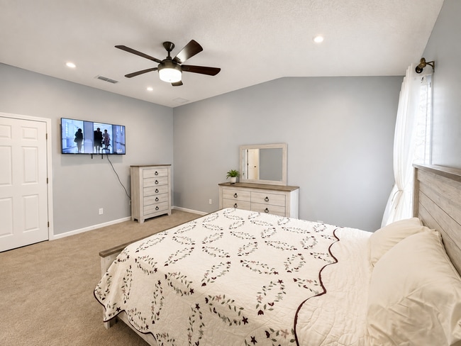Building Photo - 8663 Julia Marie Cir