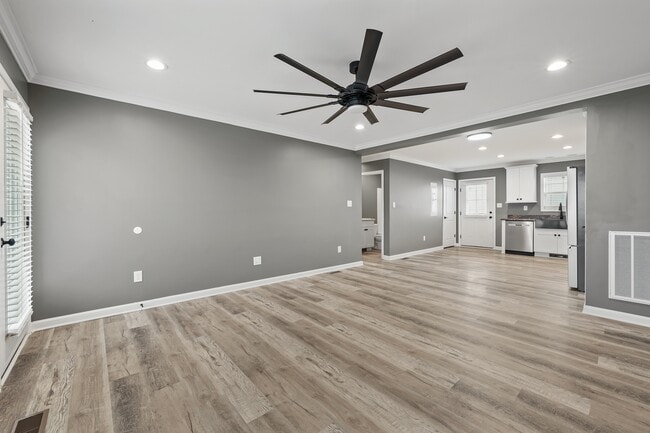 Foto del edificio - 1250 Bonneville Dr