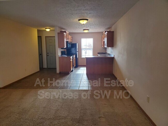 Foto del edificio - 1016 N Oxford Dr