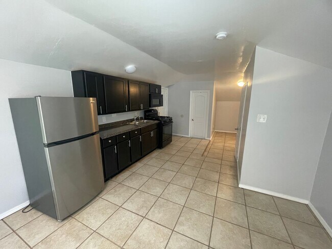 Foto del edificio - 911 Fruit Ave NW