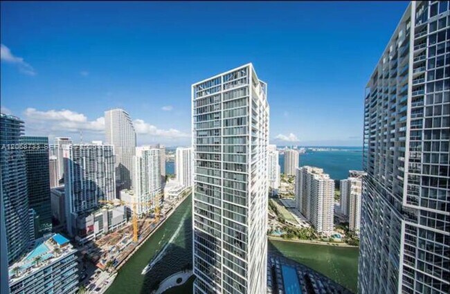 Building Photo - 485 Brickell Ave