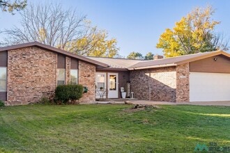 Building Photo - 1706 Fairway Terrace
