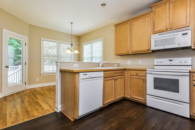 Building Photo - 420 Longbourn Dr