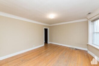 Building Photo - 4923 N Hermitage Ave