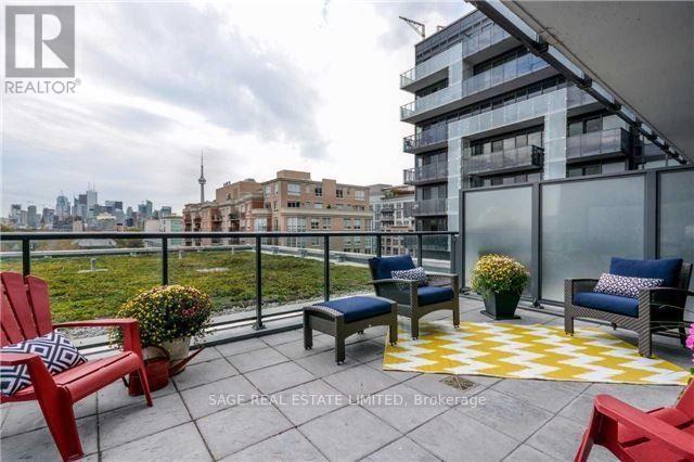 Photo du bâtiment - 1030 King St W