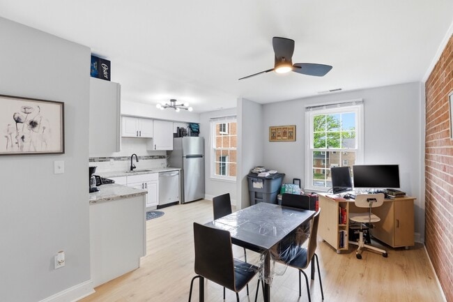 Foto del edificio - 742 Quince Orchard Blvd