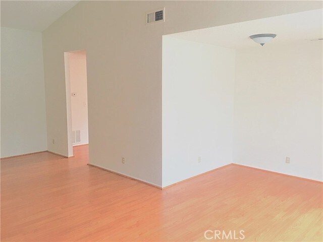 Foto del edificio - 11054 Wesley Ave