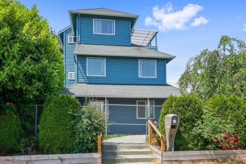 Foto principal - West Seattle Tri-Level - 4 bedrooms