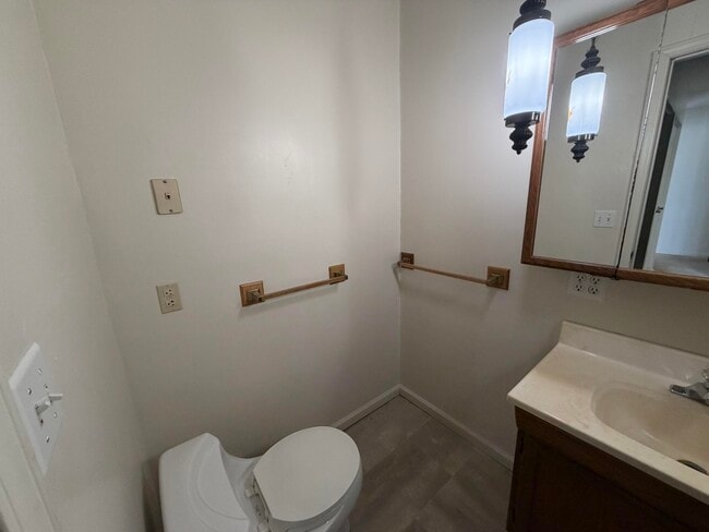 Building Photo - 23609-2 N 1800-E