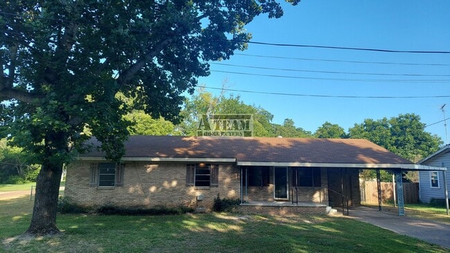 Building Photo - Updated 3 Bedroom 2 Bath Brick House in Tr...