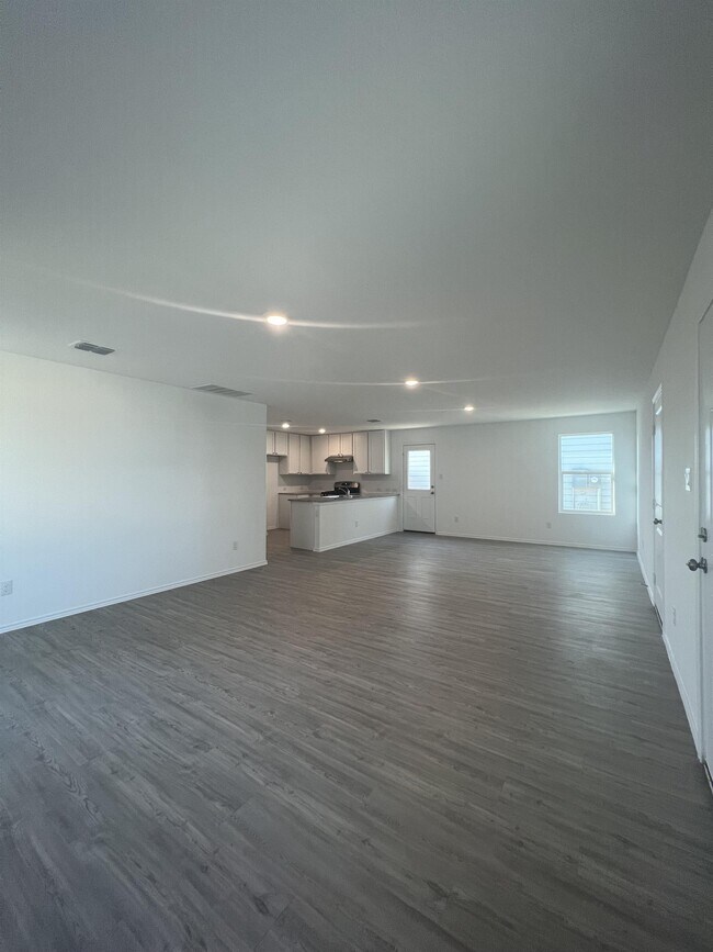 Building Photo - 5479 Daphne Path