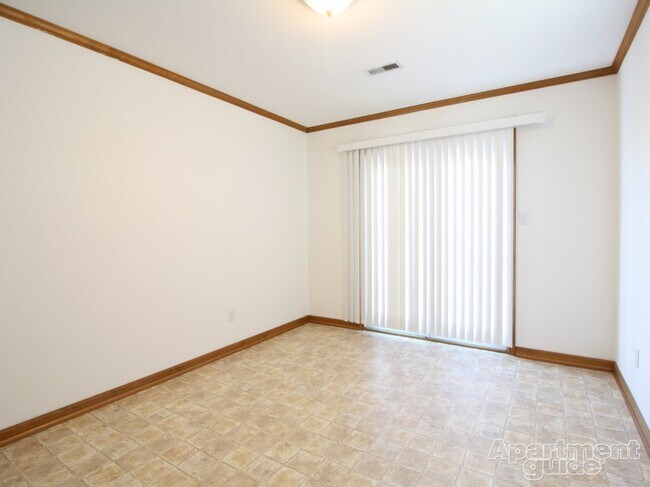 Building Photo - 14 Canterbury Ct