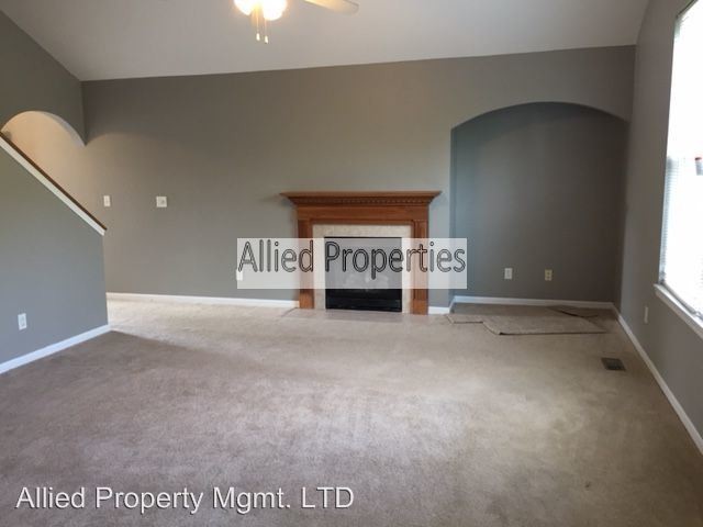 Building Photo - 8213-8213 Celestial Cir