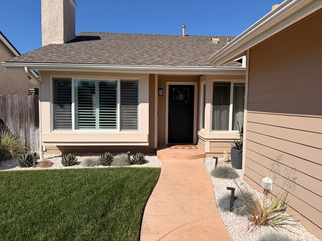 Foto del edificio - Nicely updated -one story home in Camarilo's desirable Mission Oaks Neighborhood