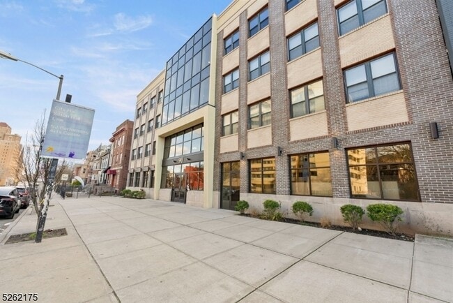 Building Photo - 90 Clinton Ave