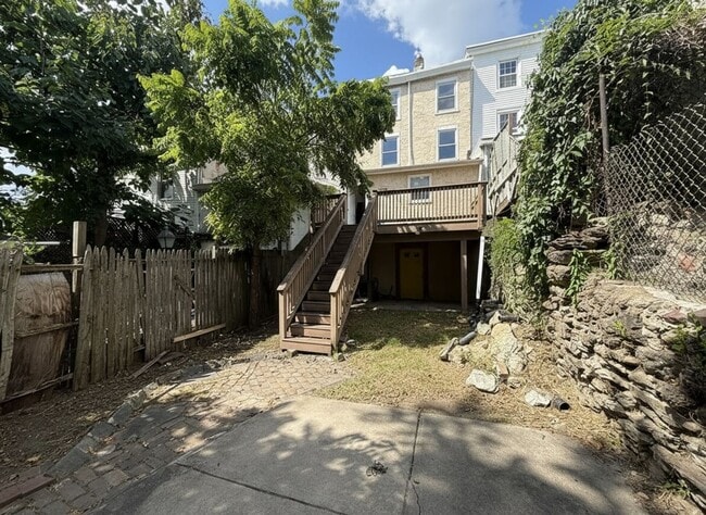 Building Photo - Spacious 4-Bedroom Home with Modern Update...