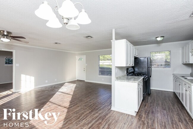 Building Photo - 106 Rock Valley Dr