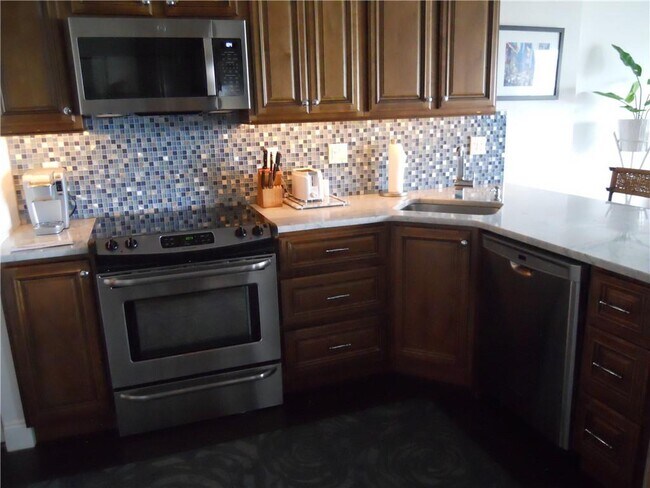Building Photo - 1303 Capella S