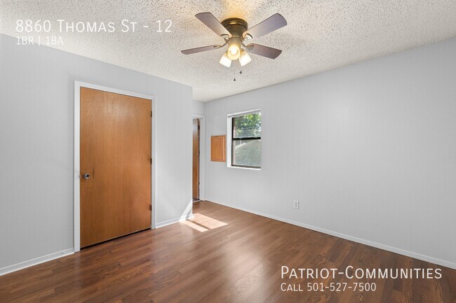 Foto del edificio - 8860 Thomas St