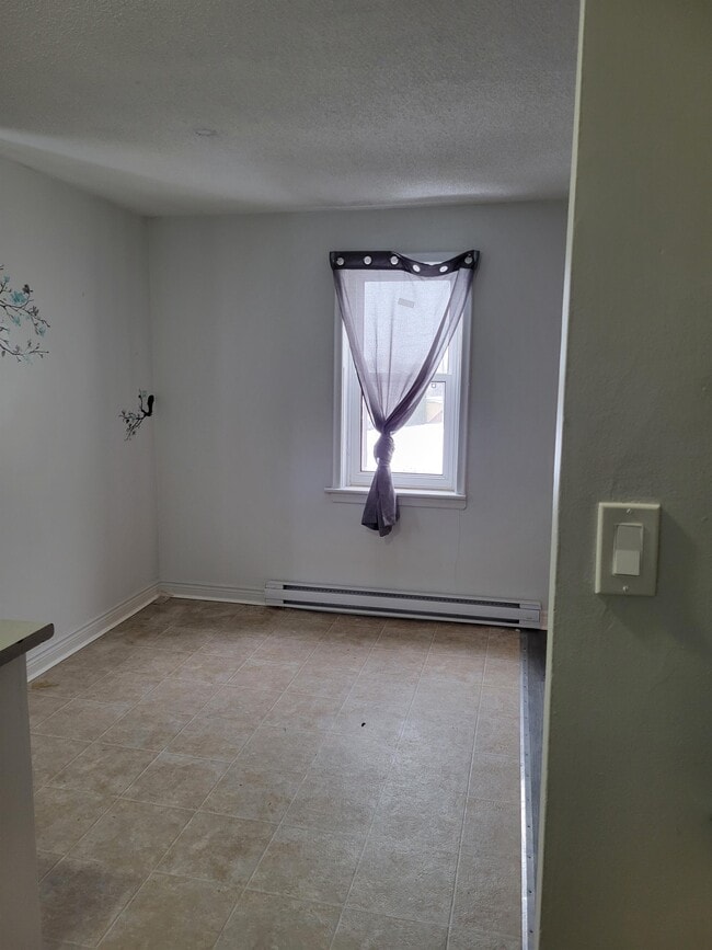 Building Photo - 262 Frood Rd