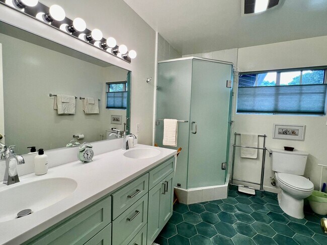 Foto del edificio - Beautifully Furnishee 2 bedroom, 2 bathroom Home