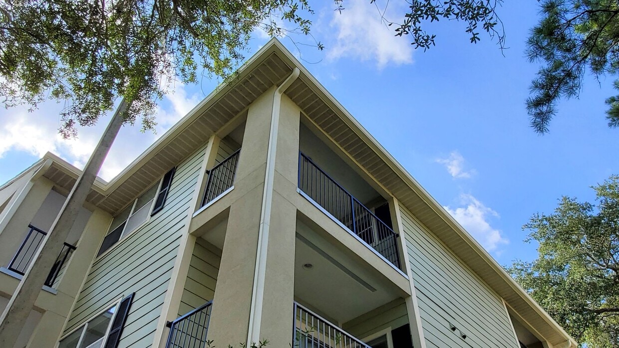 FOR RENT 1 bed 1 bath upper floor with bal... - FOR RENT 1 bed 1 bath upper floor with bal...
