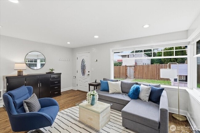 Foto del edificio - 8250 Corliss Ave N