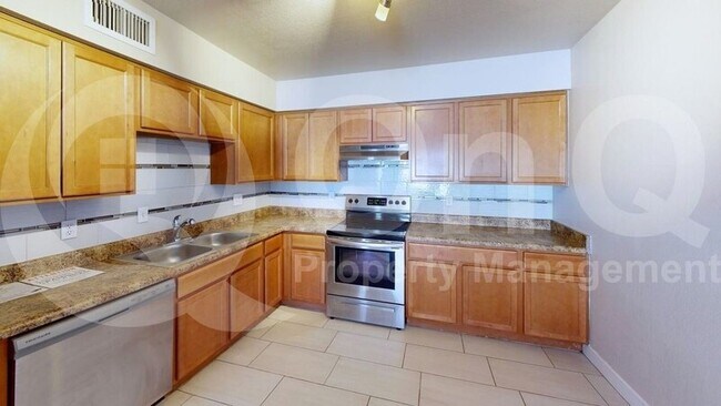 Foto del edificio - 532 W La Jolla Dr