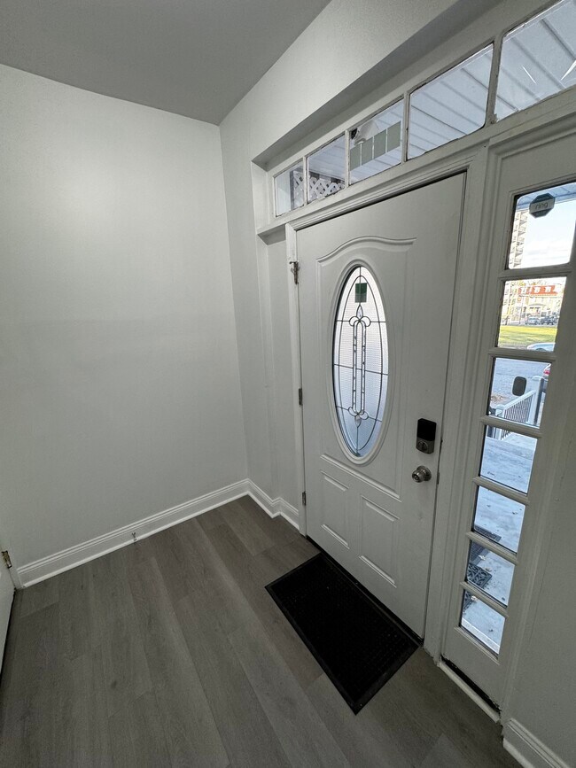 Foto del edificio - 2448 Lakeview Ave