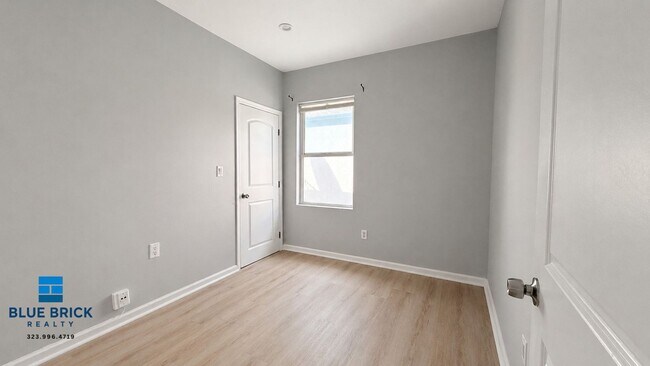 Foto del edificio - 1242 W 93rd St