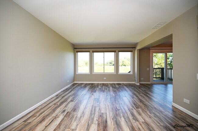 Building Photo - 425 Locksley Dr