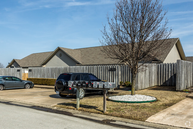 Building Photo - Highland Park Apartments