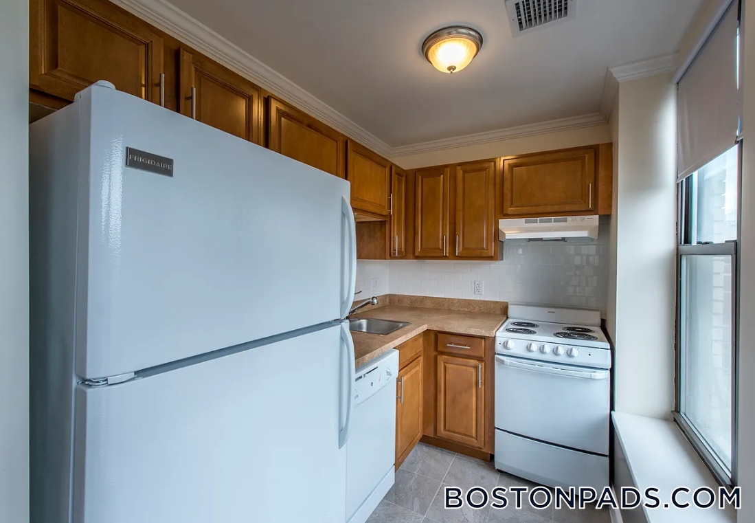 Primary Photo - 1126 Boylston St