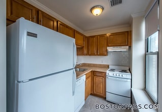 Building Photo - 1126 Boylston St