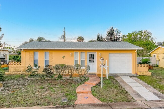 Building Photo - 2/1 Beachside Bungalow