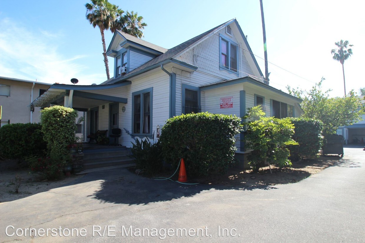 Primary Photo - 427 N Los Robles Ave