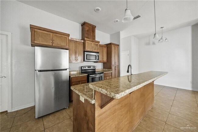 Building Photo - 2715 Mimosa St